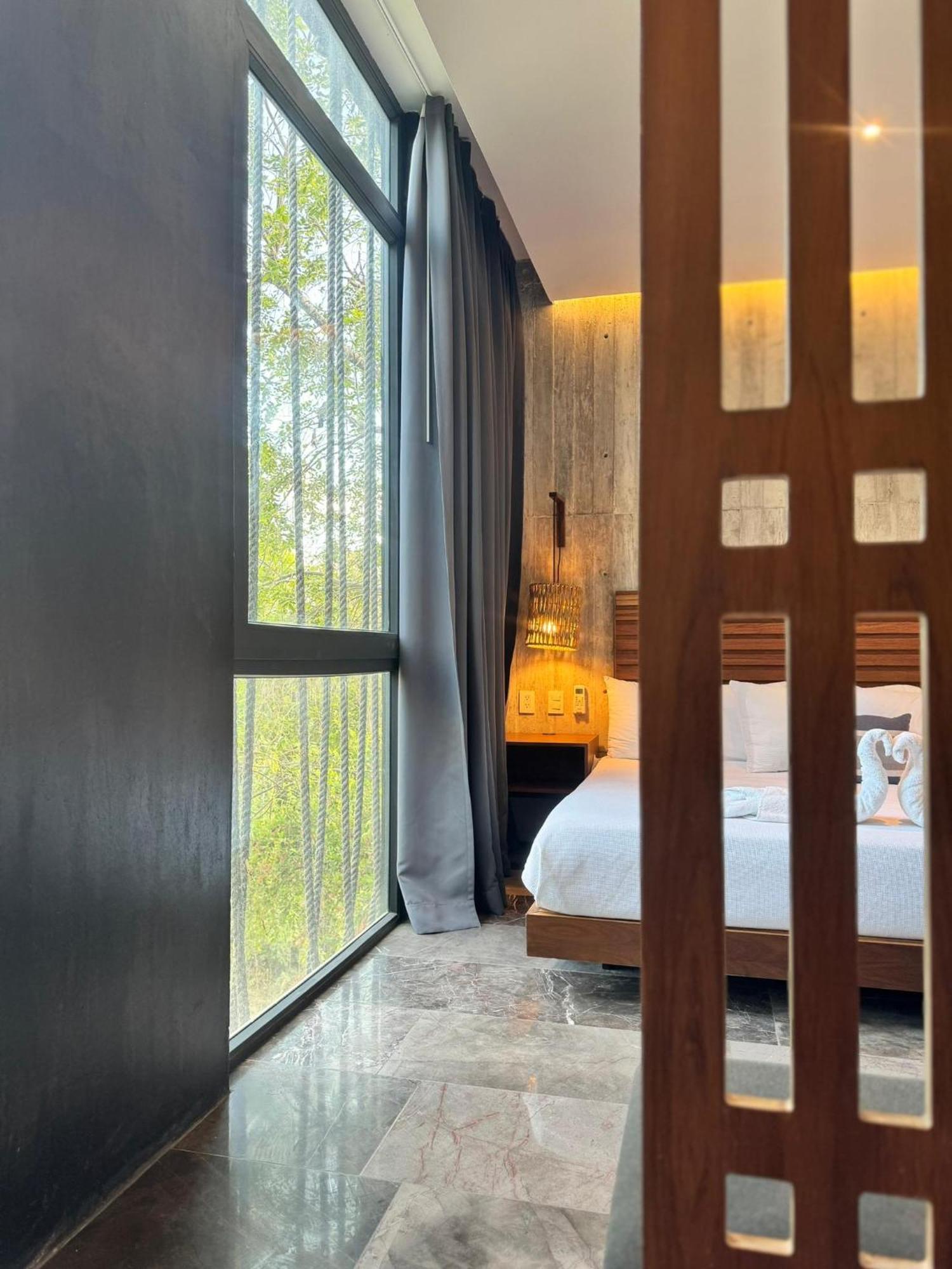 Iik By Groovy Stays- A Hip Condo-hotel With Wifi, Rooftop, Pool, Sleeps 6 *