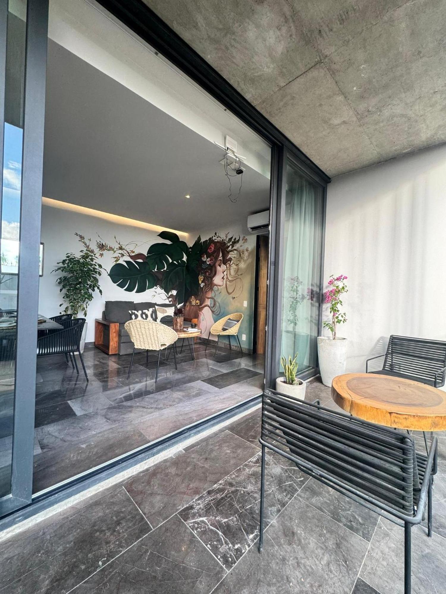 Iik By Groovy Stays- A Hip Condo-hotel With Wifi, Rooftop, Pool, Sleeps 6 *