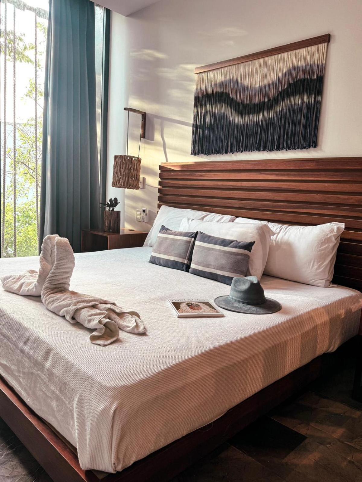 Iik By Groovy Stays- A Hip Condo-hotel With Wifi, Rooftop, Pool, Sleeps 6 *