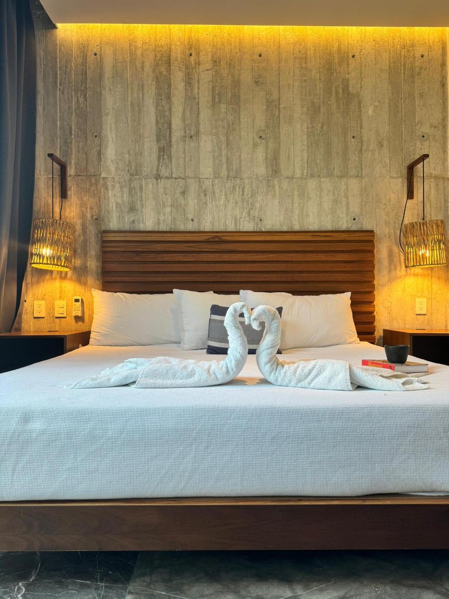 Iik By Groovy Stays- A Hip Condo-hotel With Wifi, Rooftop, Pool, Sleeps 6 Apartahotel *