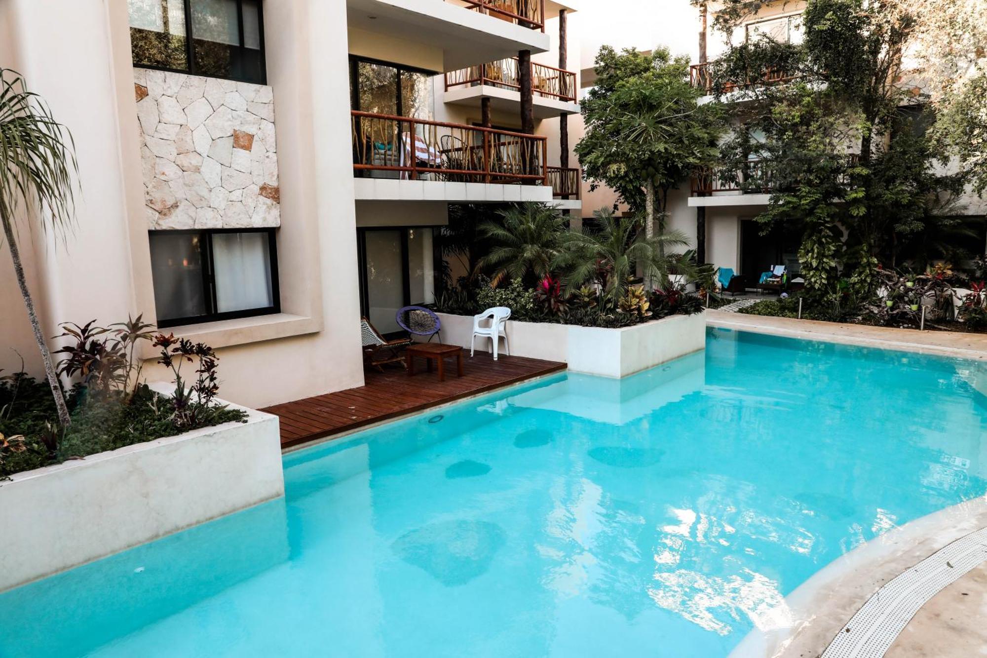 Ana Oasis Aldea Z *
