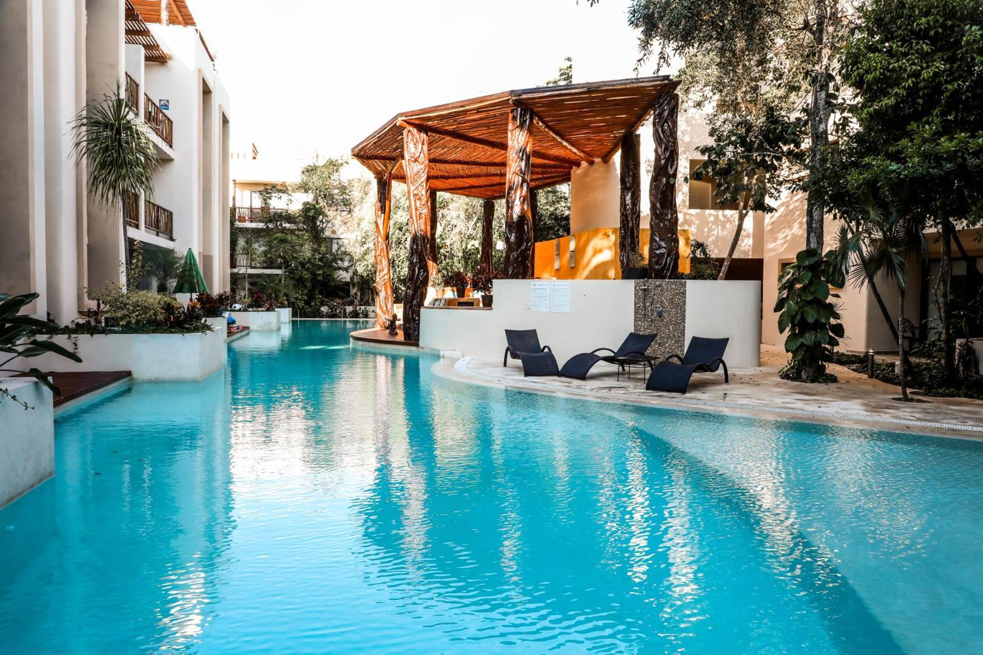 Ana Oasis Aldea Z
