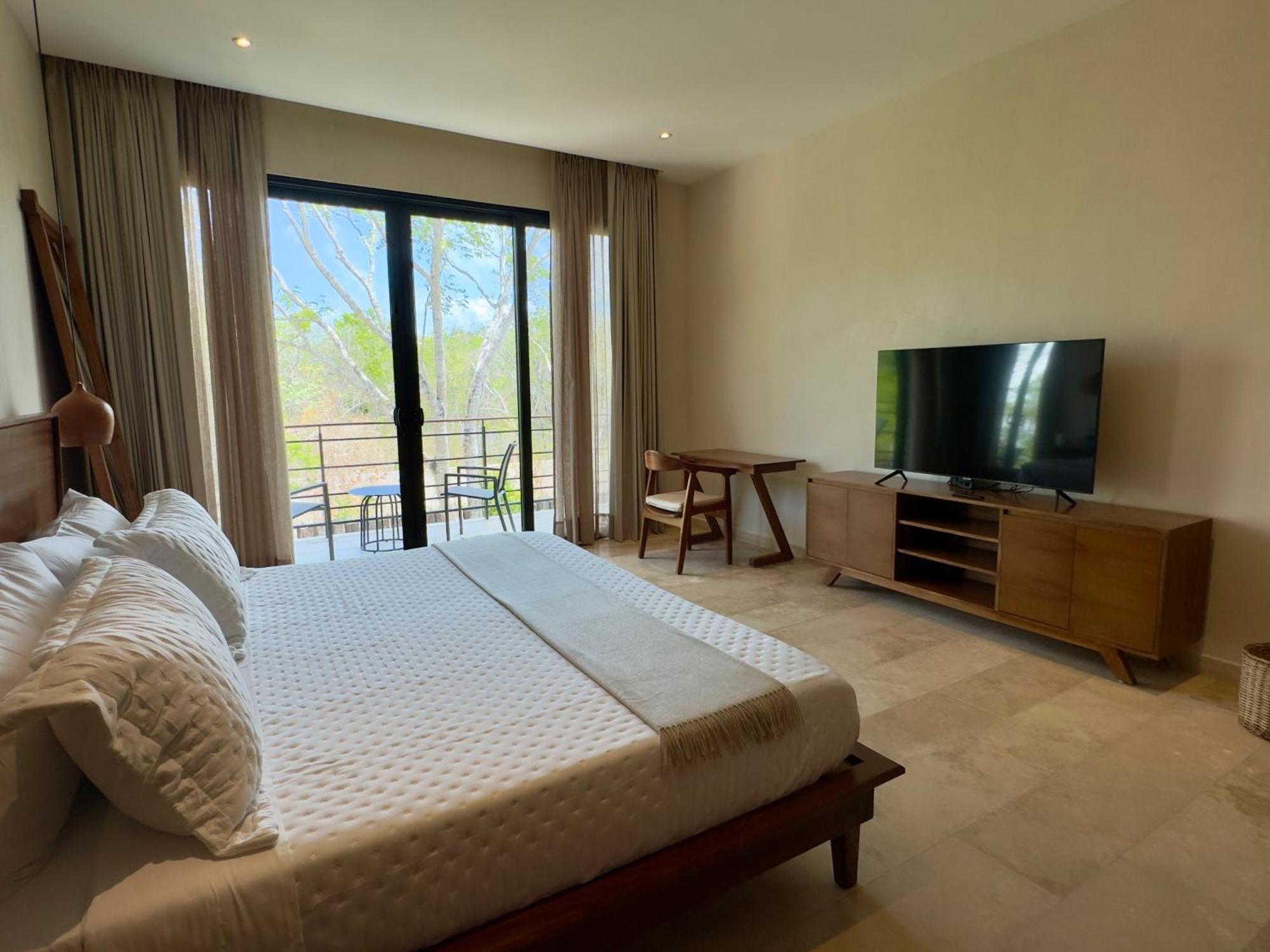 Casa Laak, Luxury Villa, 5 Bedroom 7 Bt, Heated Pool *