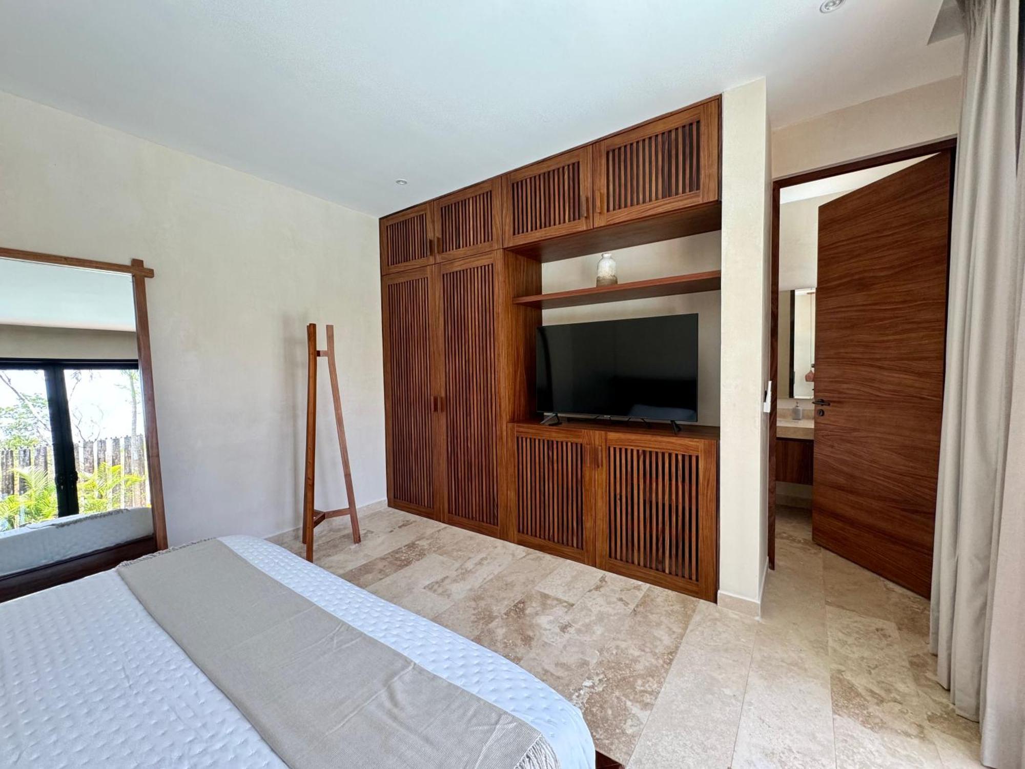 Casa Laak, Luxury Villa, 5 Bedroom 7 Bt, Heated Pool