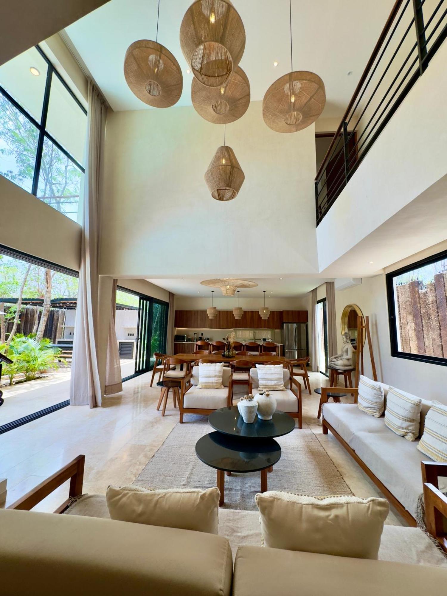 Villa Casa Laak, Luxury Villa, 5 Bedroom 7 Bt, Heated Pool *