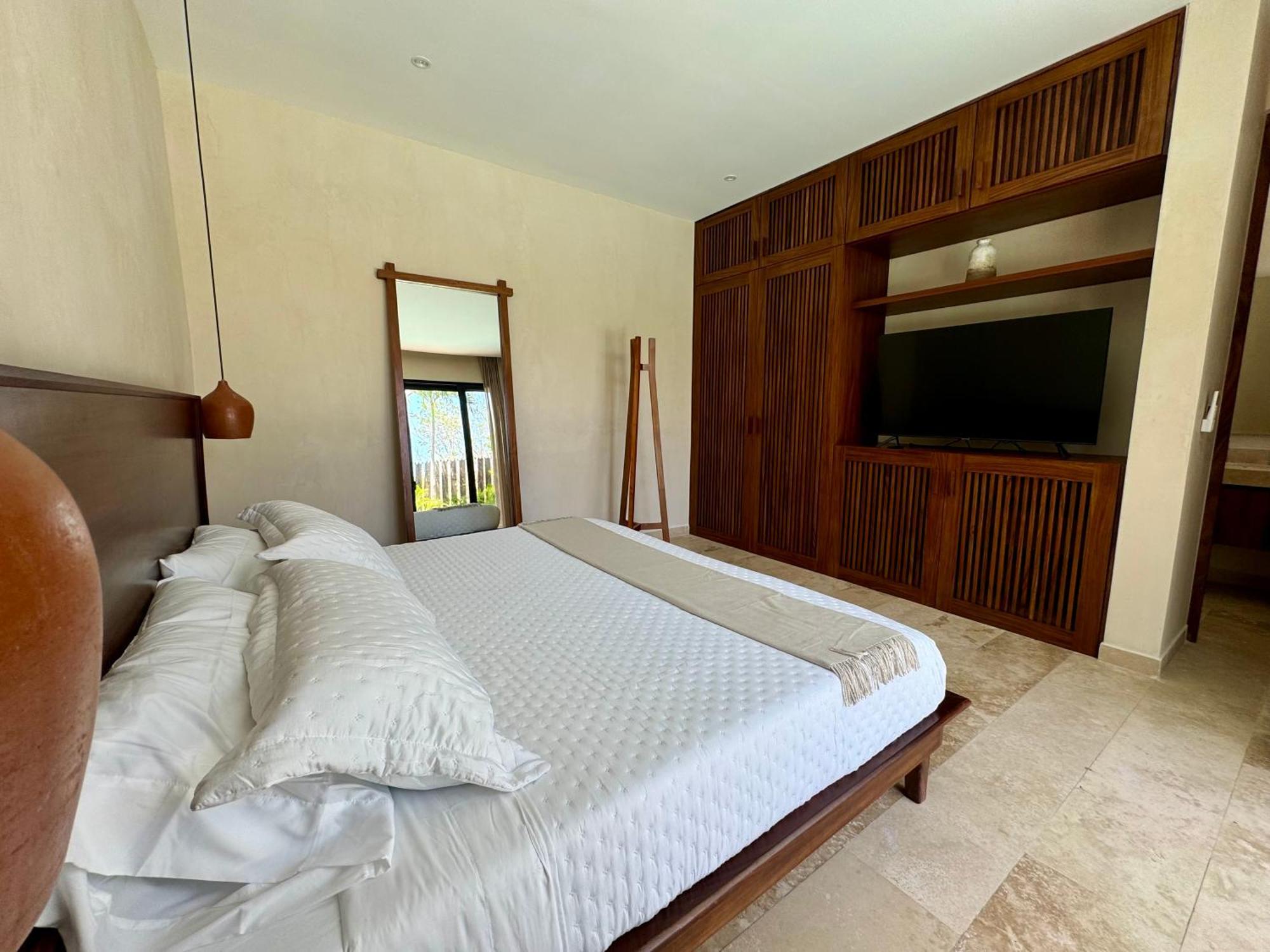 Villa Casa Laak, Luxury Villa, 5 Bedroom 7 Bt, Heated Pool