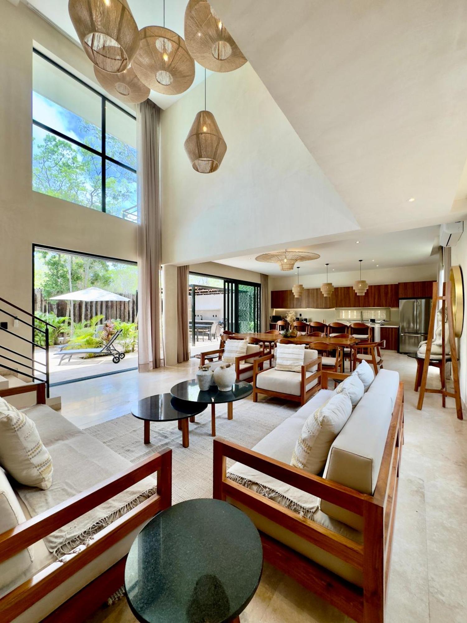 Casa Laak, Luxury Villa, 5 Bedroom 7 Bt, Heated Pool *