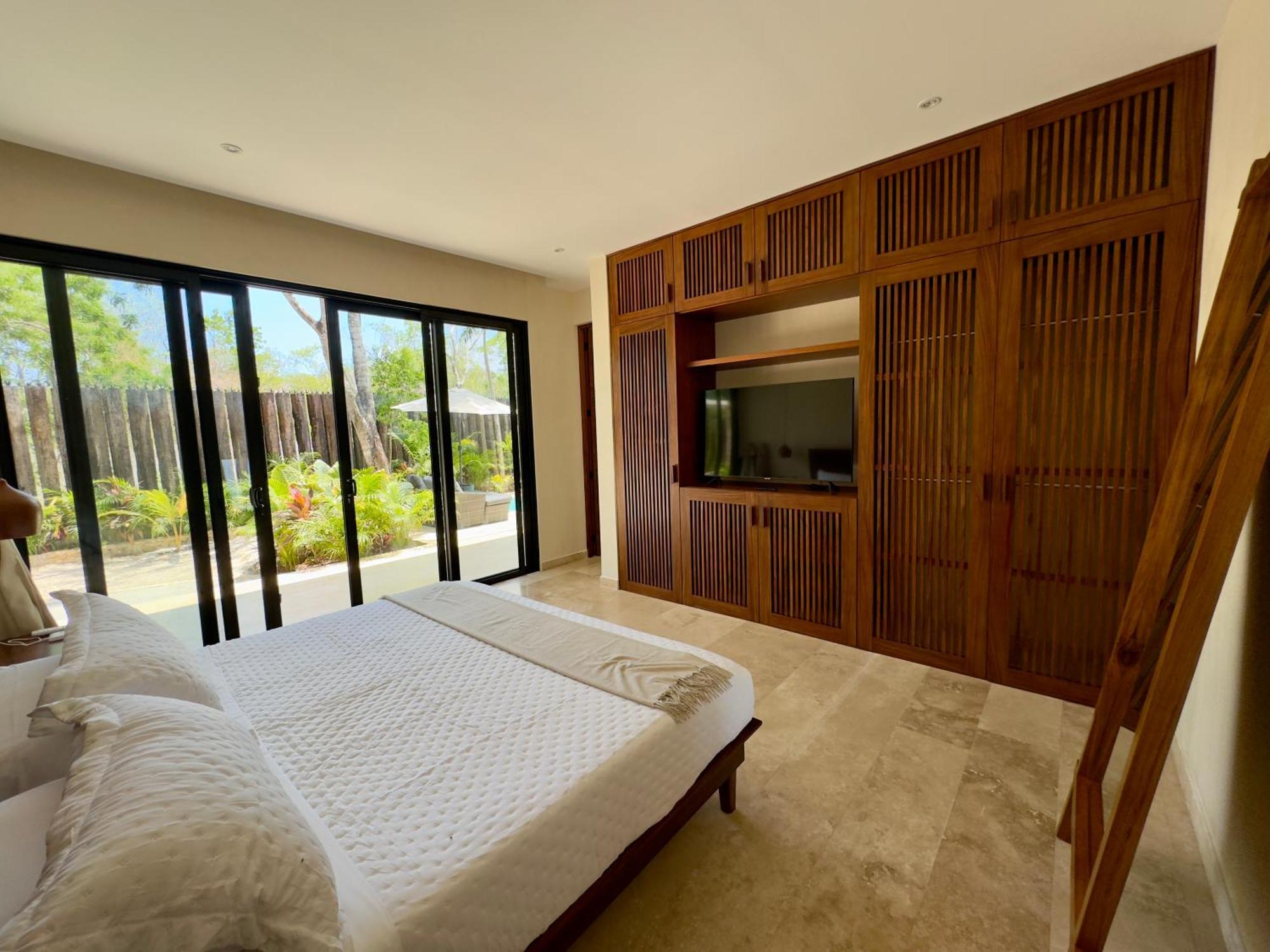 Casa Laak, Luxury Villa, 5 Bedroom 7 Bt, Heated Pool