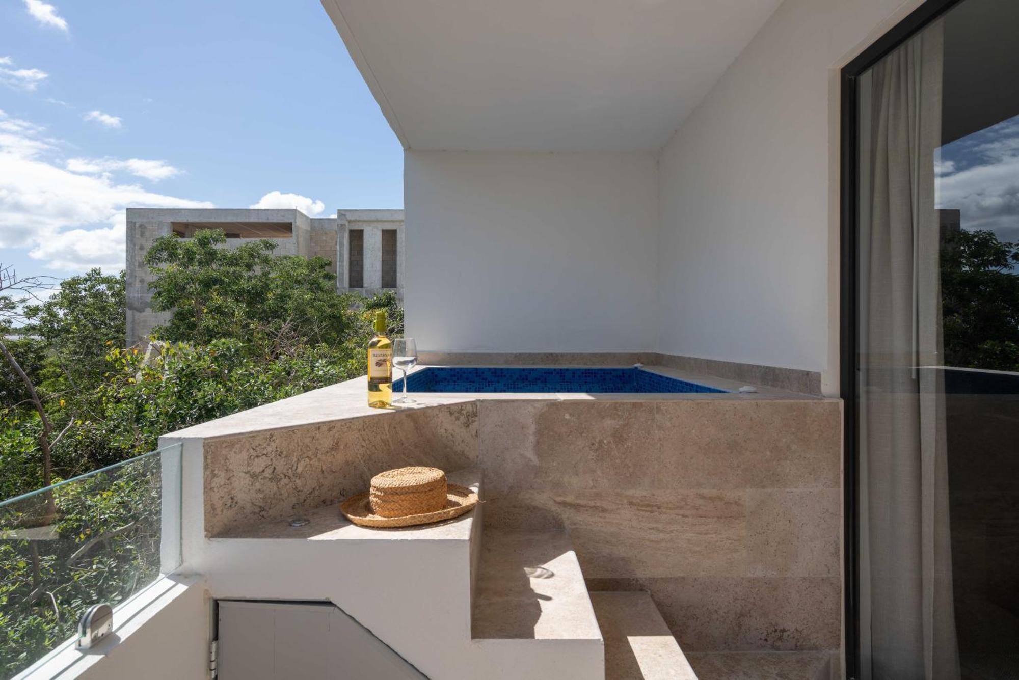 2 Bd Private Plunge Pool And Terrace