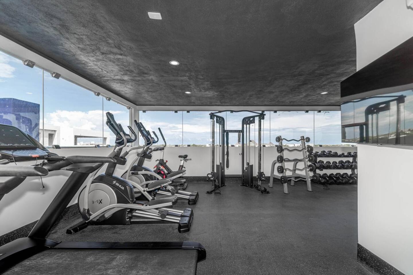 Lux With Private Plunge Pool, Gym