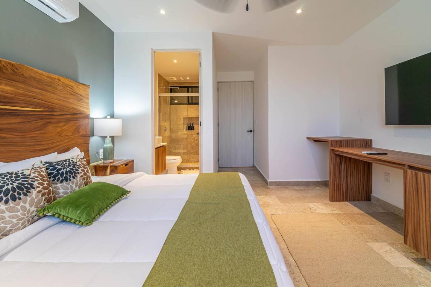 Lux With Private Plunge Pool, Gym Holiday home *