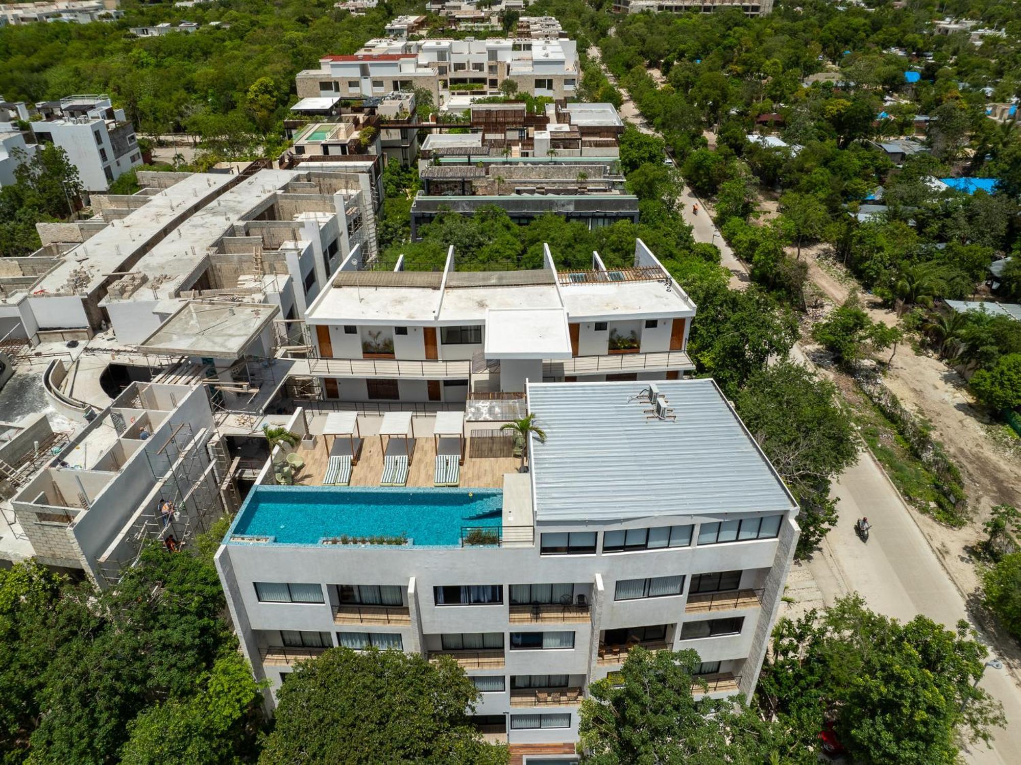 Downtown Penthouse With Private Pool, Rooftop Pool And Gym, Short Distance From Beaches, Restaurants & Nightlife