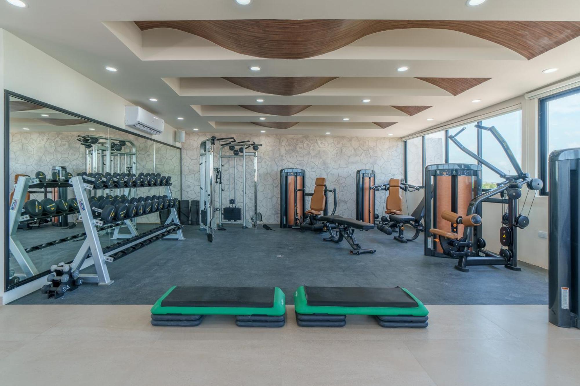 Downtown Penthouse With Private Pool, Rooftop Pool And Gym, Short Distance From Beaches, Restaurants & Nightlife *