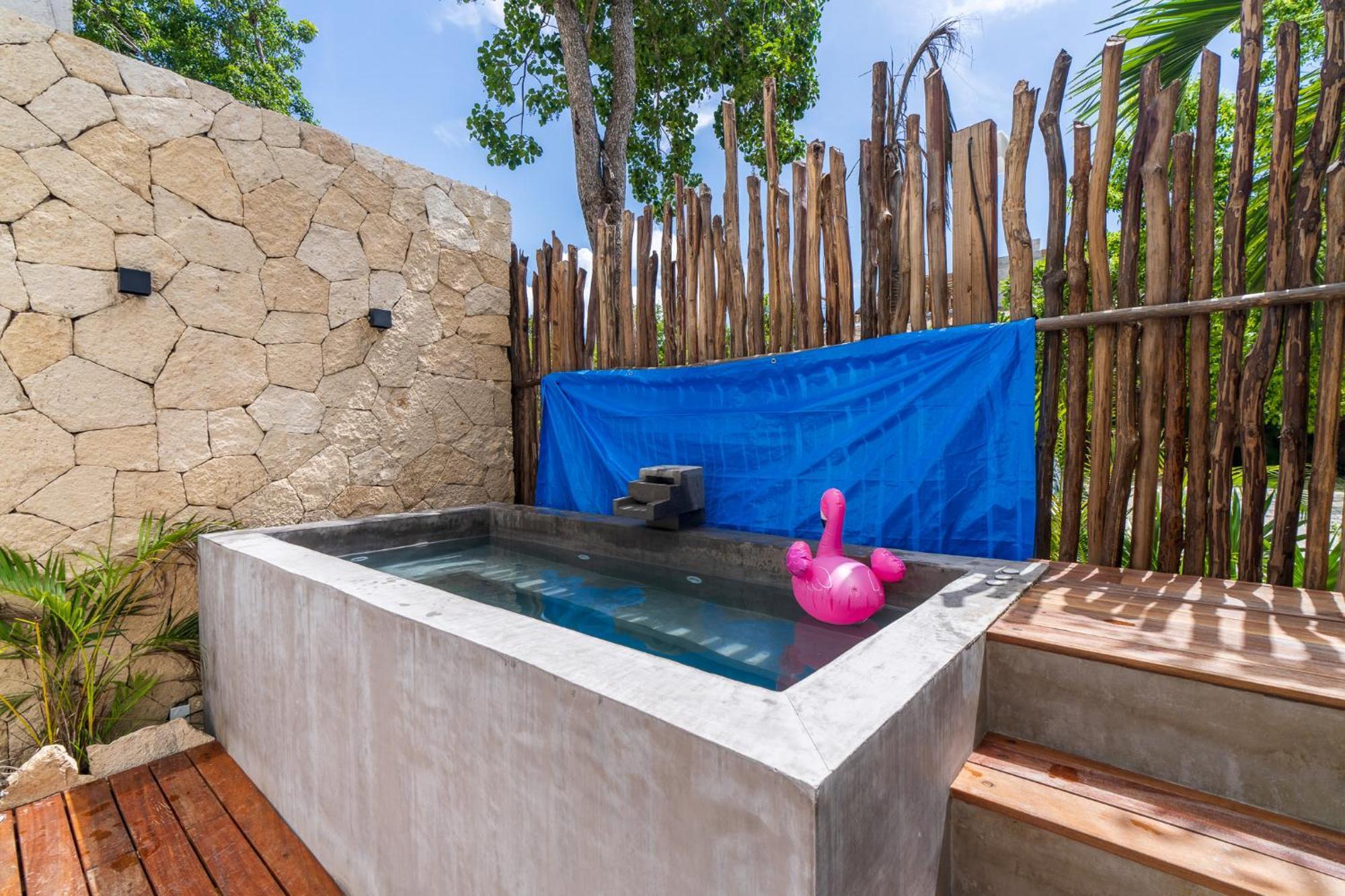 Downtown Penthouse With Private Pool, Rooftop Pool And Gym, Short Distance From Beaches, Restaurants & Nightlife *