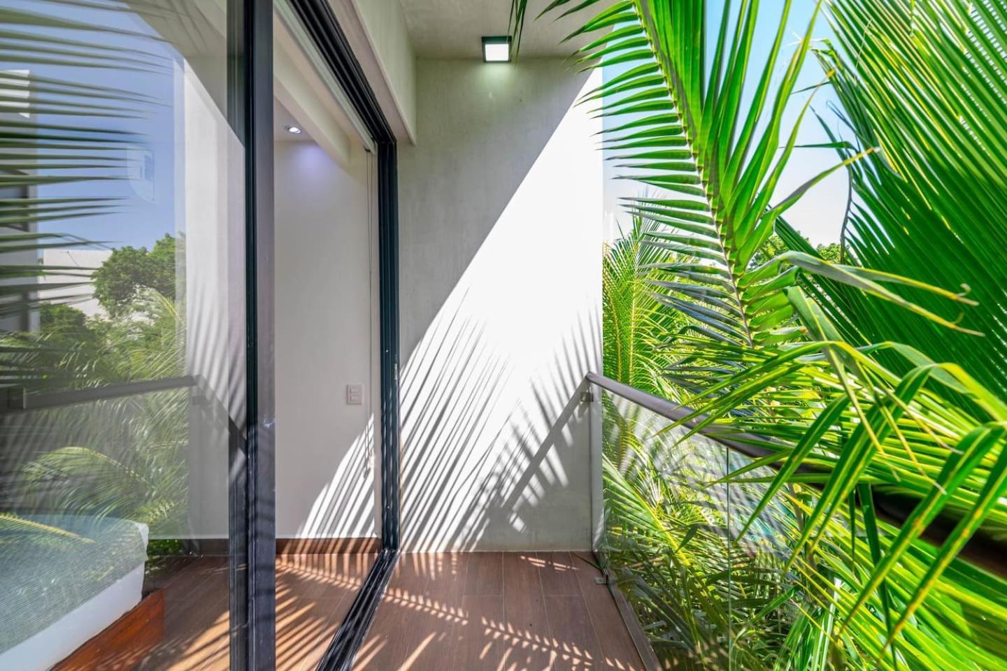 1 Bd Luxury With Balcony In Trendy La Veleta
