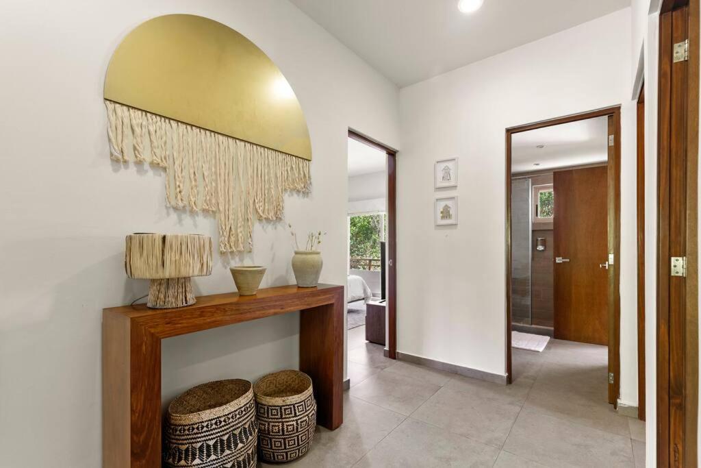 Apartment Stylish 2bd In Prime Location With Balcony *