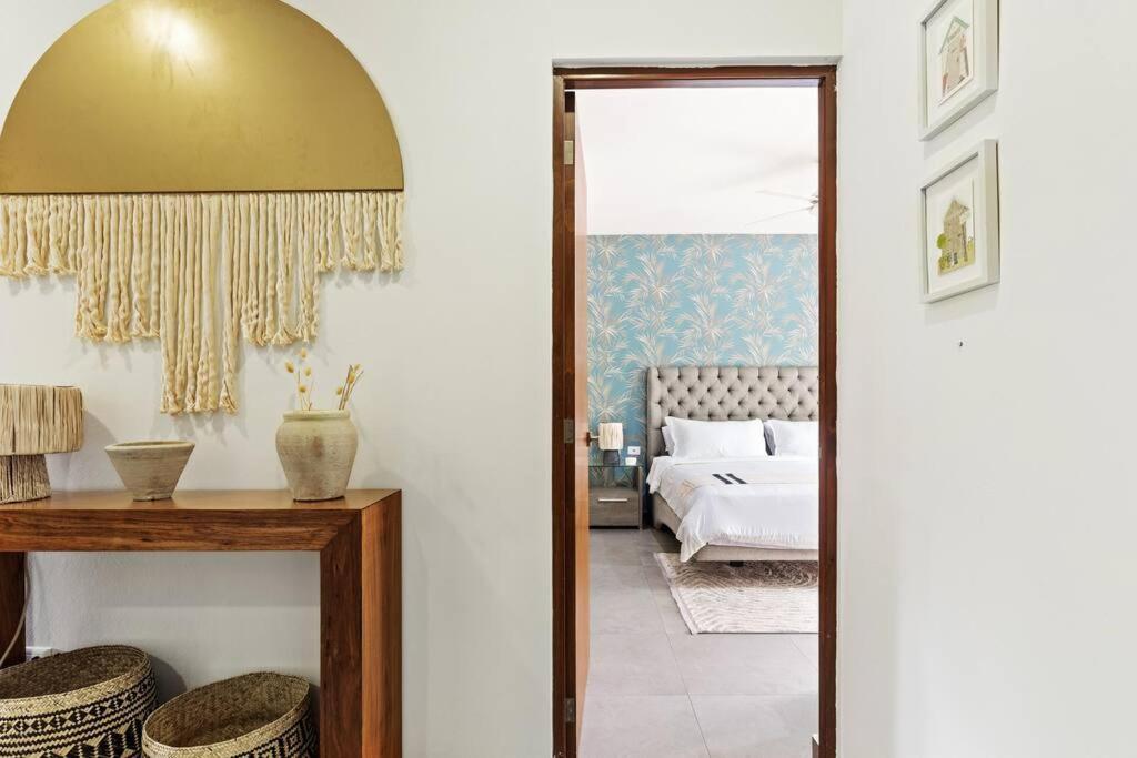 Apartment Stylish 2bd In Prime Location With Balcony *