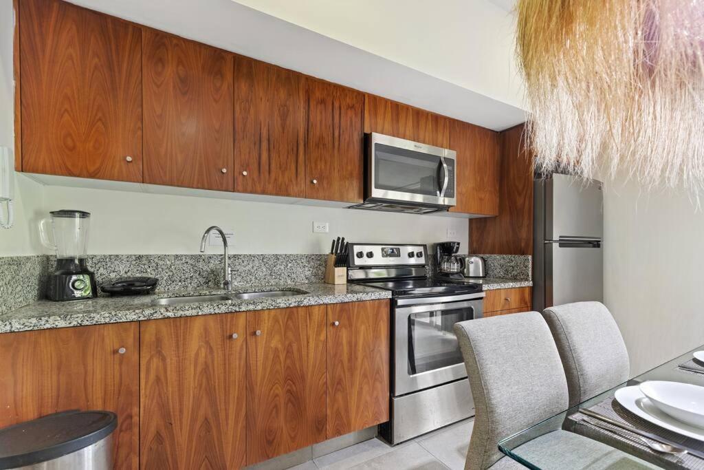 Stylish 2bd In Prime Location With Balcony