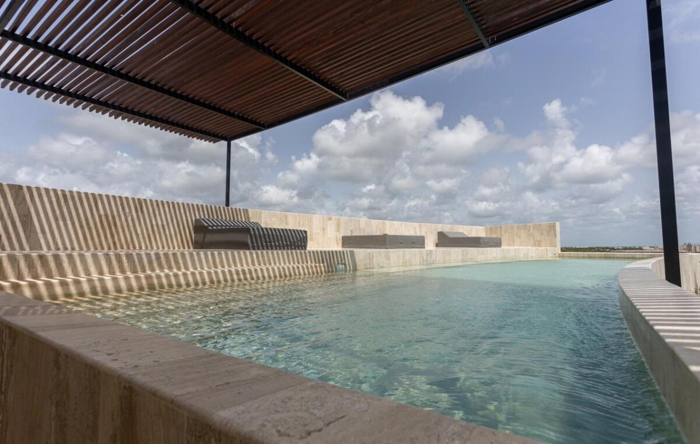 Jungle Luxury Pools, Gym & Apartamento