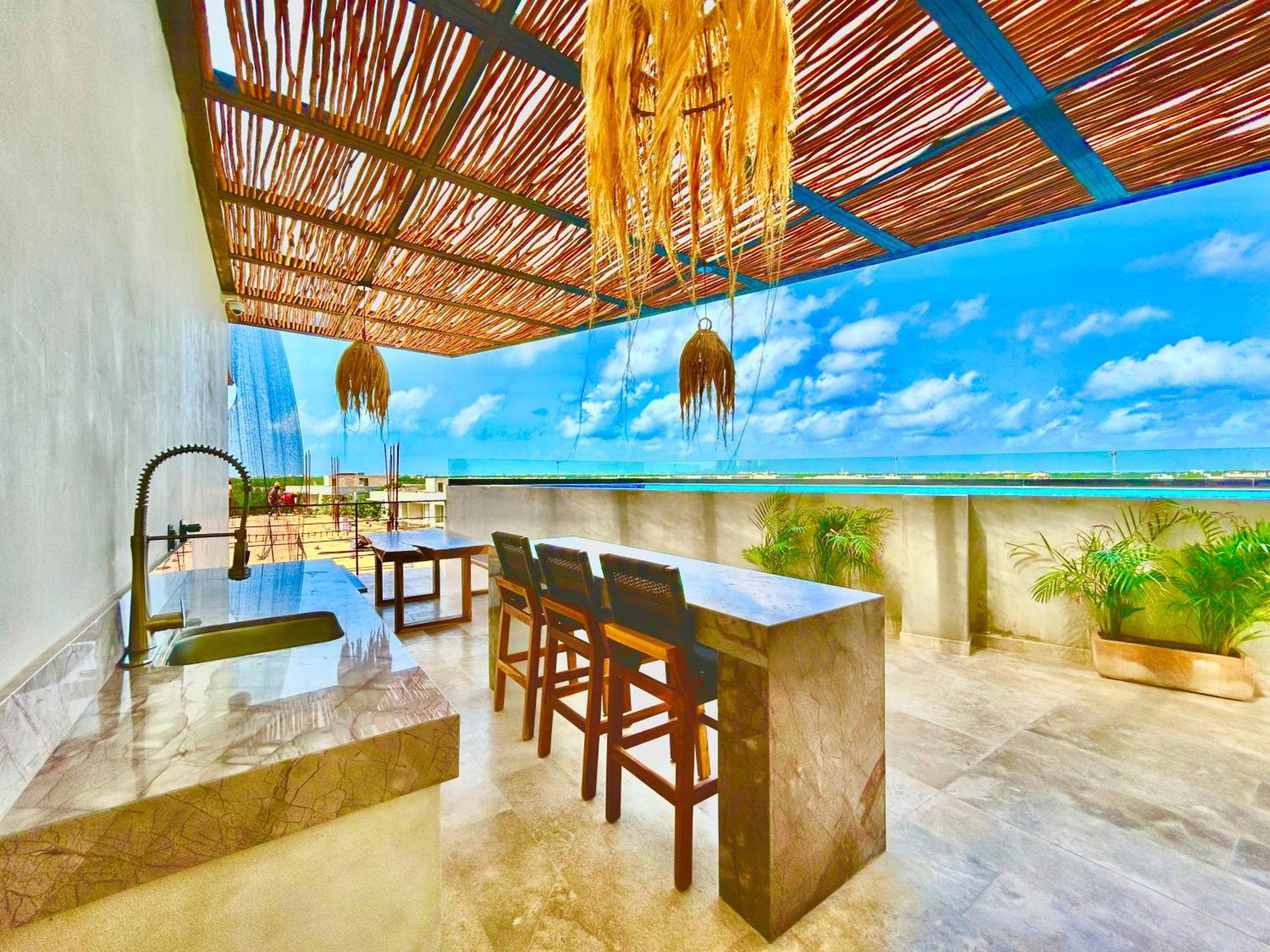 Beautiful Rooftop With Private Terrace, Amazing Pool With Aerial Views, Jacuzzi-sauna-gym-laundry-cinema-coworking