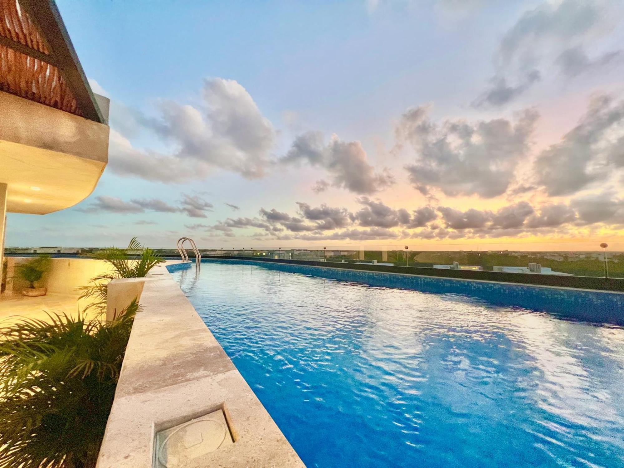 Beautiful Rooftop With Private Terrace, Amazing Pool With Aerial Views, Jacuzzi-sauna-gym-laundry-cinema-coworking