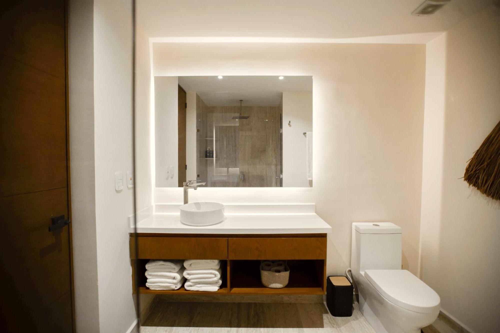 Luxury 2br Ph Pools, Coworking & Close To