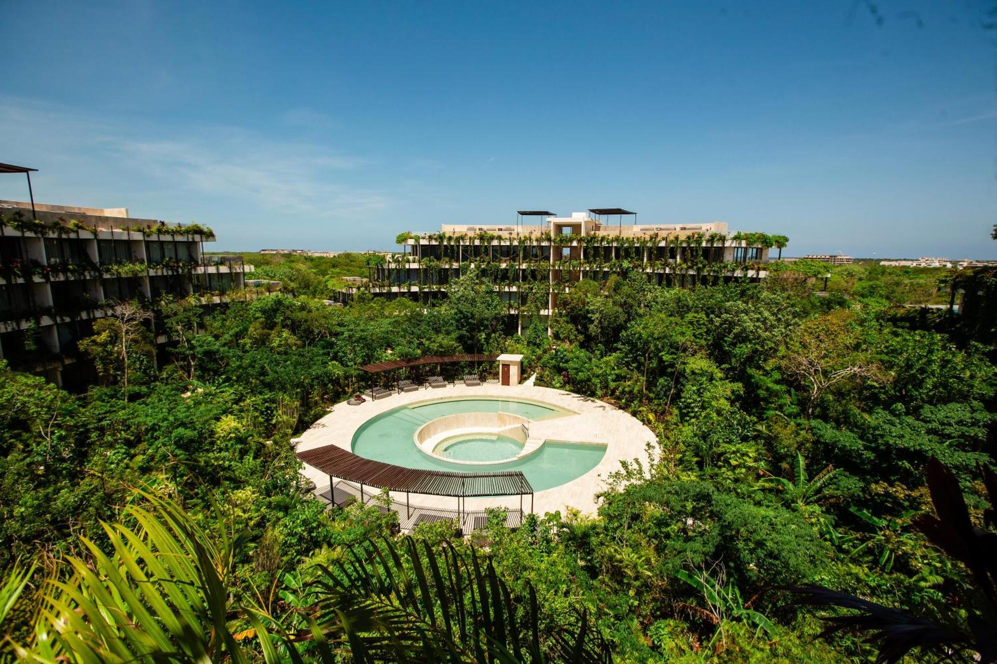 Luxury 2br Ph Pools, Coworking & Close To Apartamento *