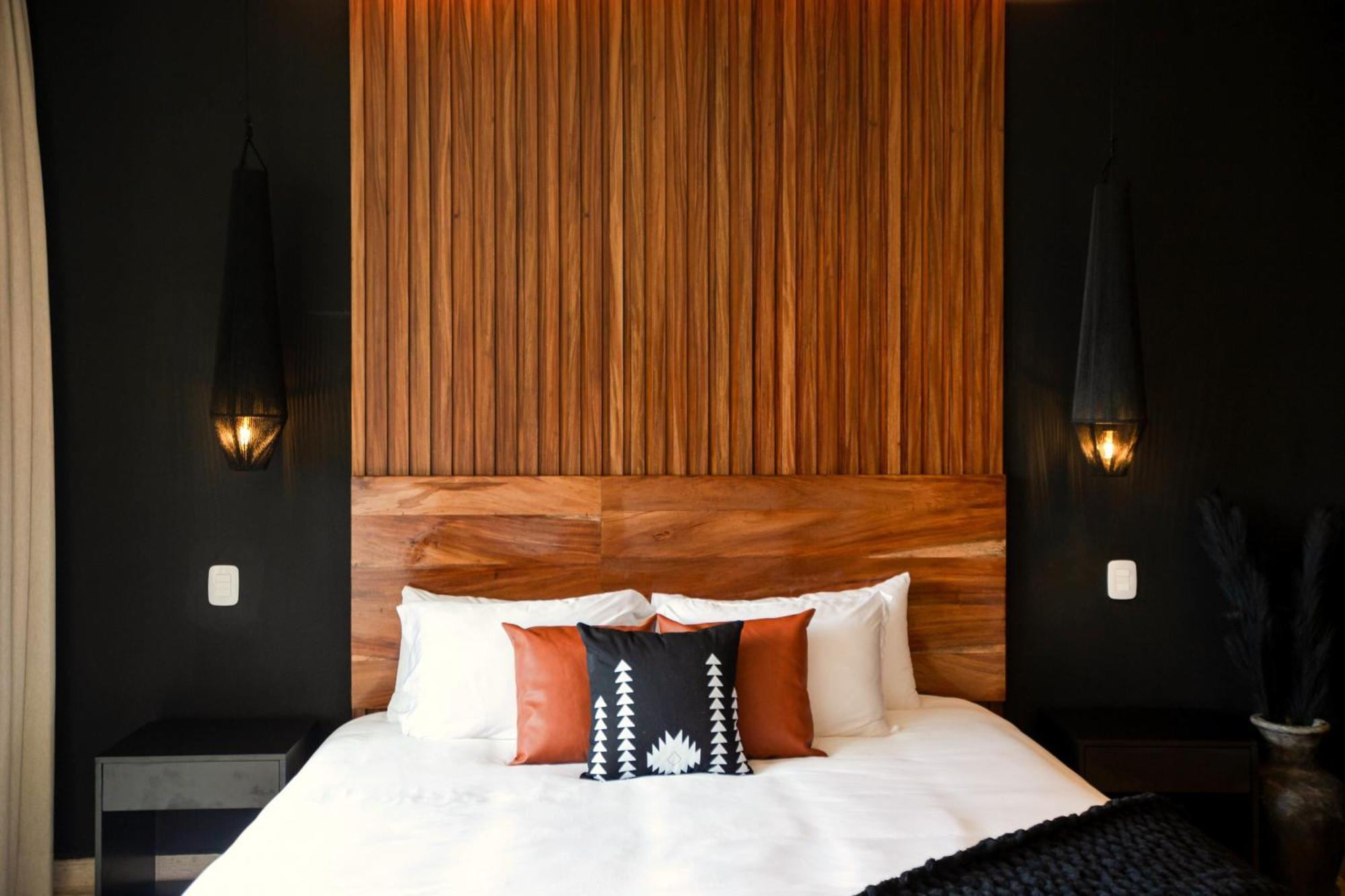 Luxury 2br Ph Pools, Coworking & Close To