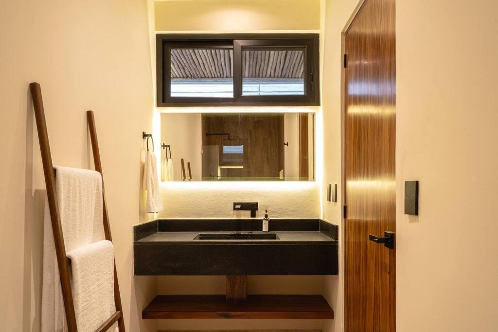 New 2 Bed And Bath - - Views To The Jungle Apartamento