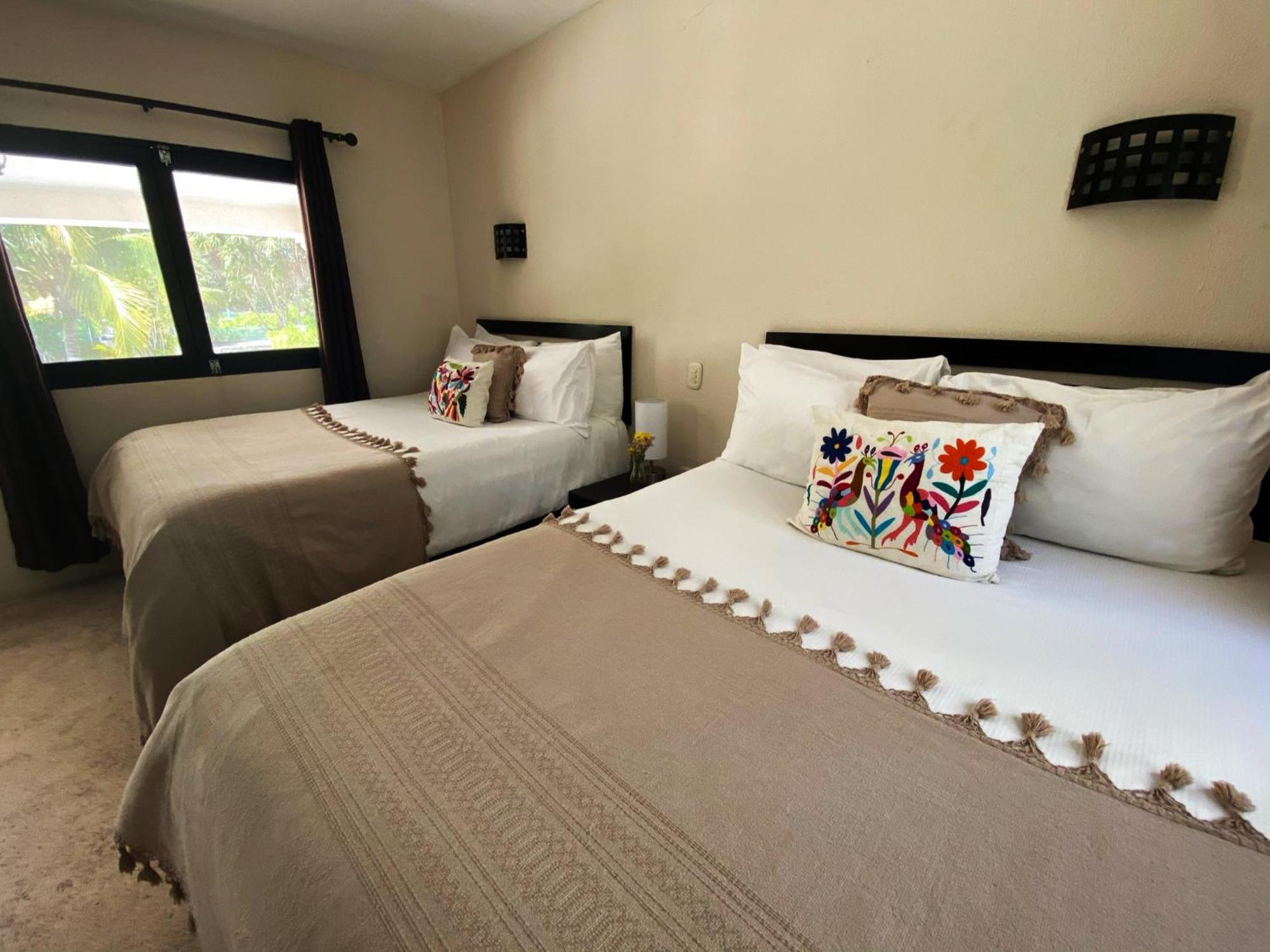 El Paraiso Hotel