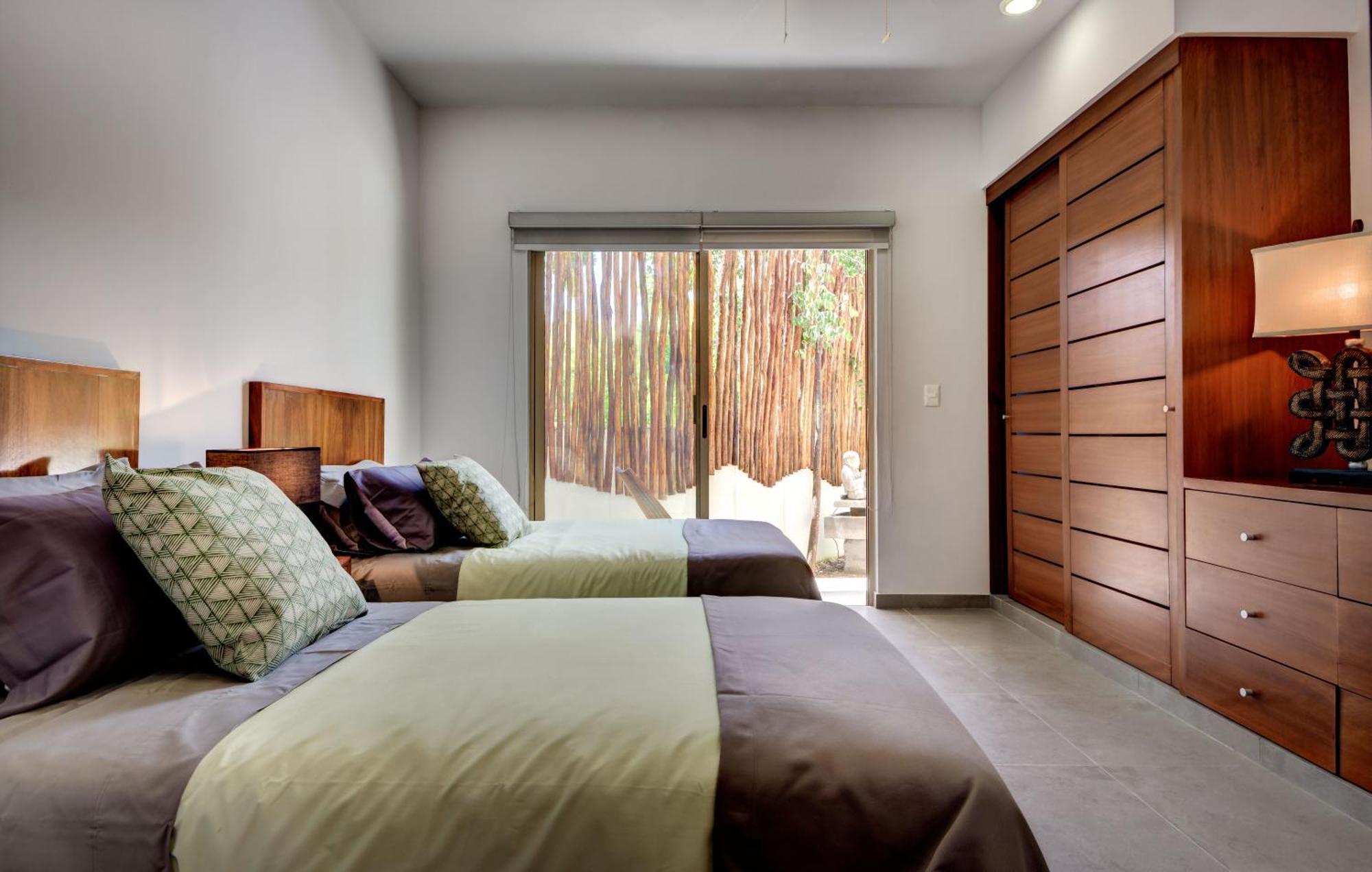 Kitesurfer's Paradise Condo&jacuzzi&deck&pool *