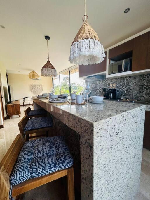 Apartamento New Large Luxurious 1 Bedroom, 1 Bathroom In
