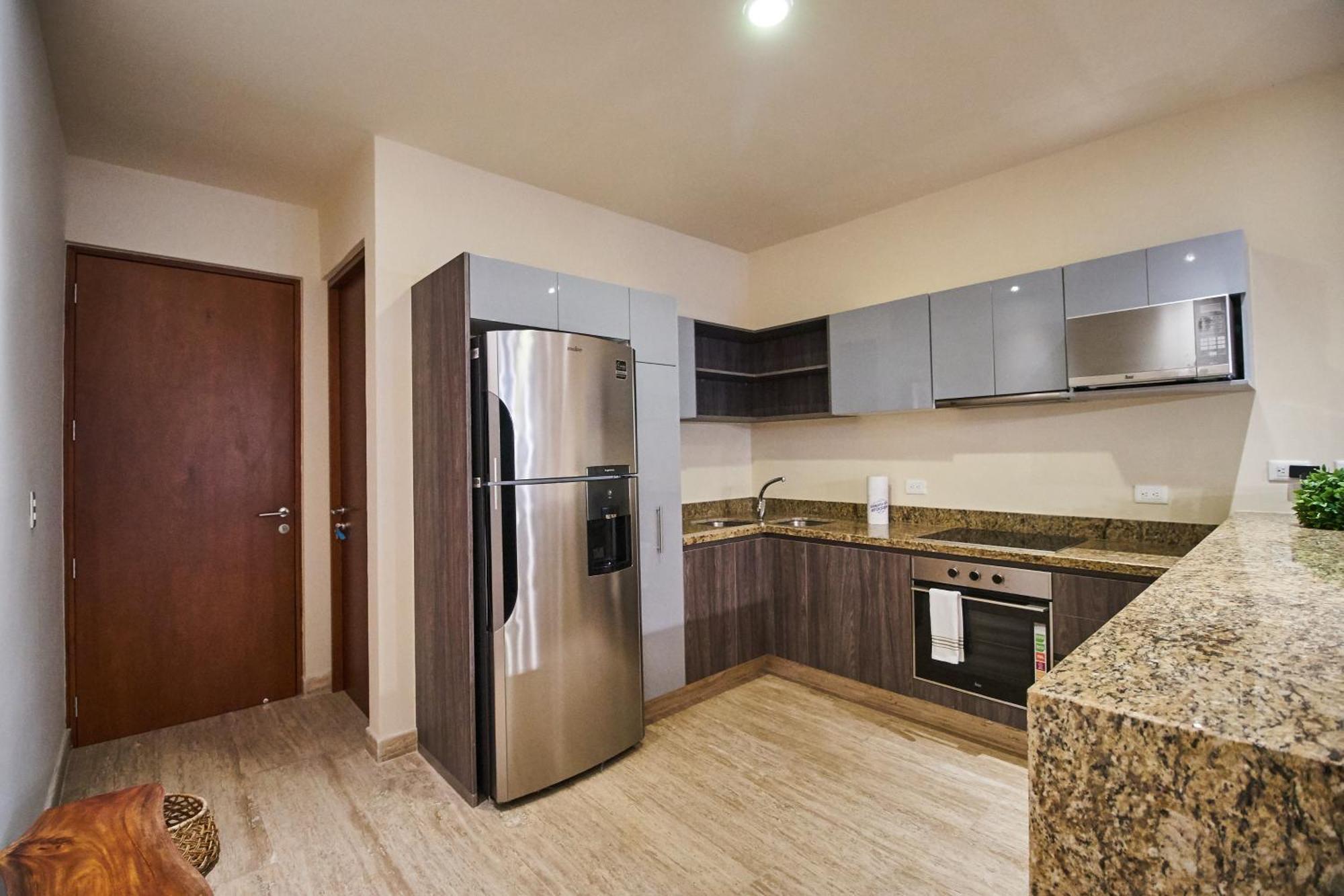 Apartamento Luxury Poolside Gem With Pool, Jacuzzi & Gym