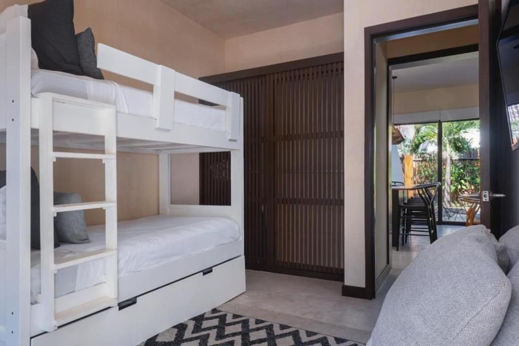 Villa Increible 2 Piscinas 4hab Hasta 14 Personas *