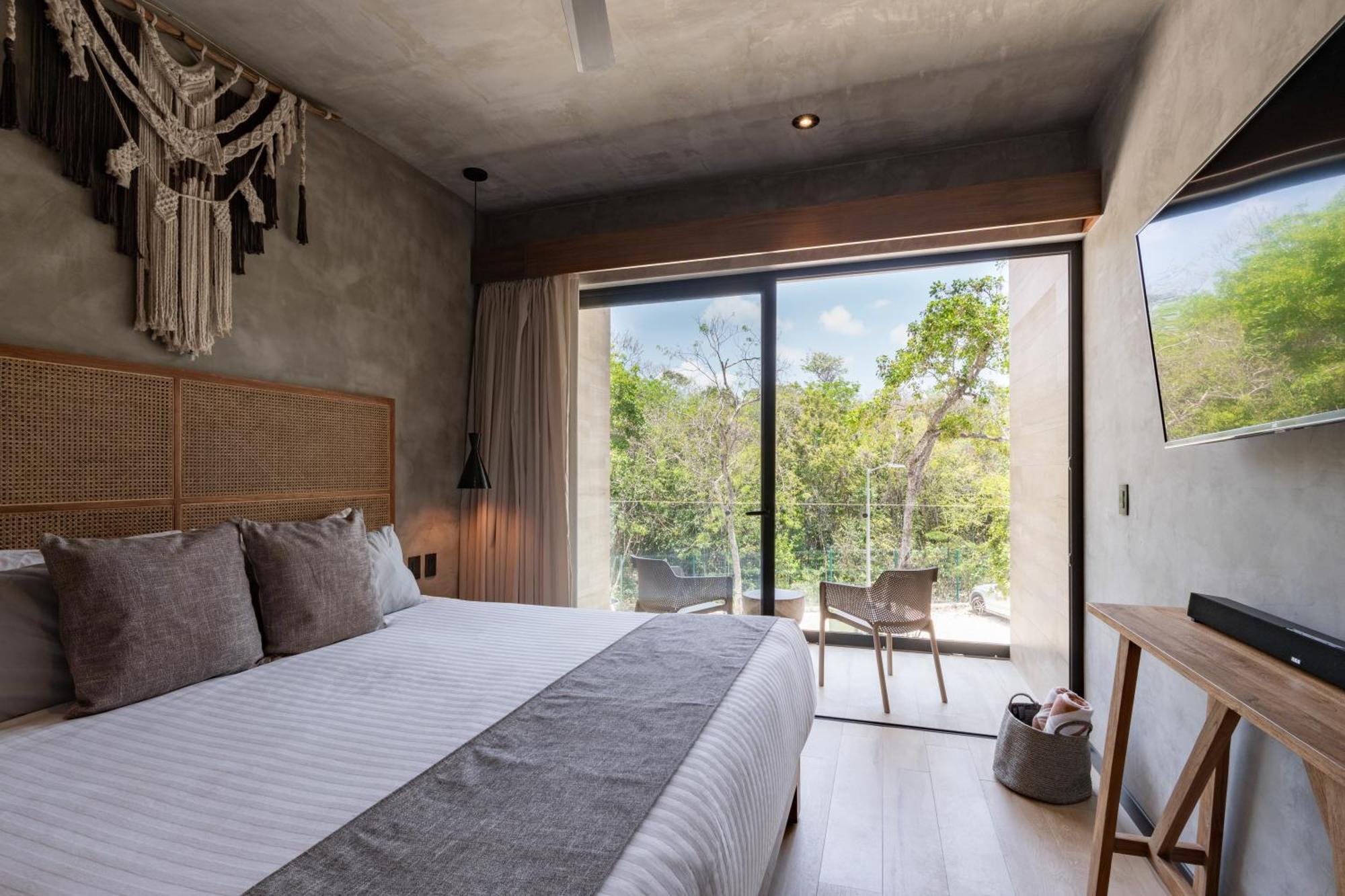 Modern With Rooftop Pool In Downtown *