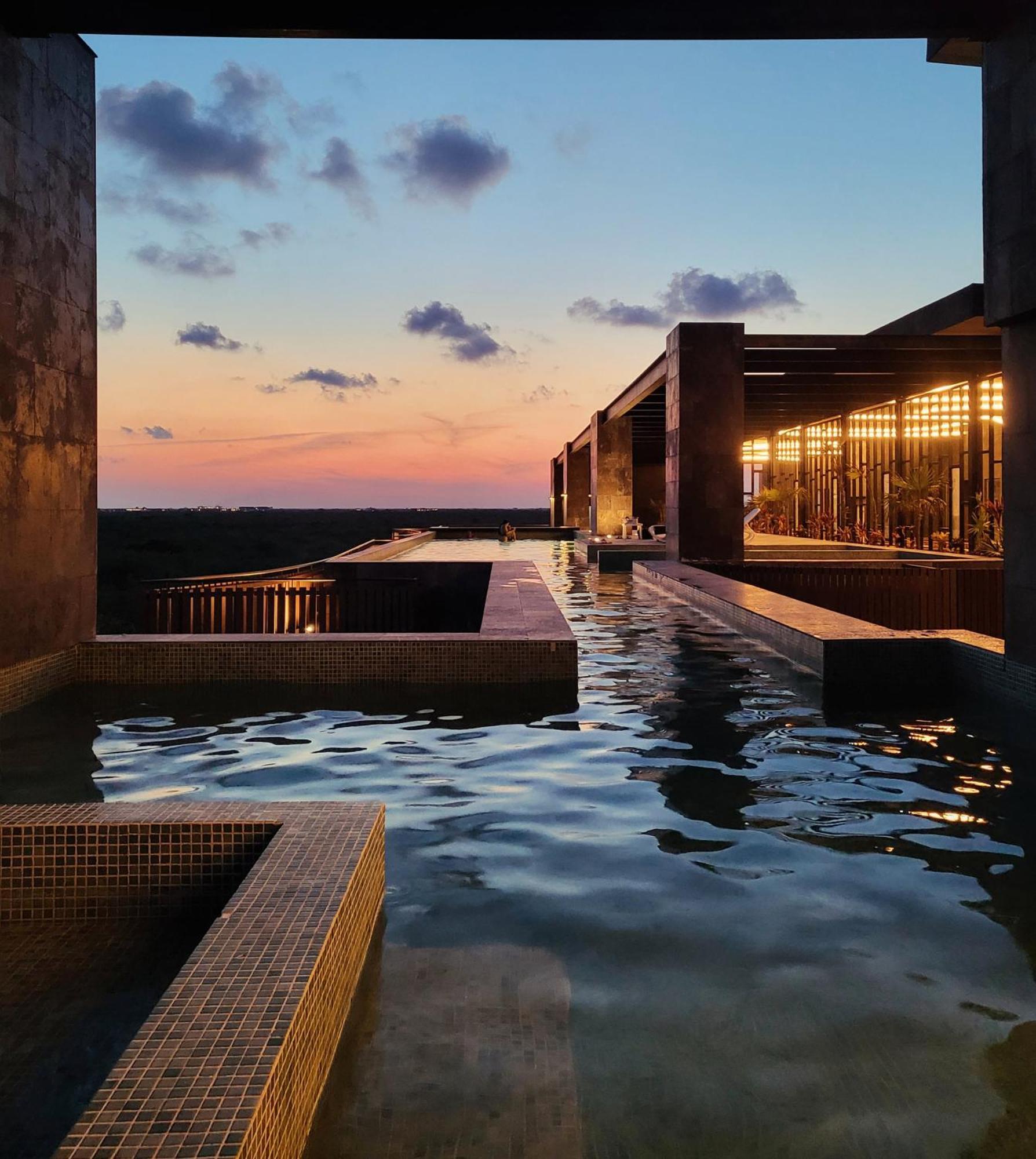 With Private Jacuzzi, Rooftop Pools & Free Club Apartamento *