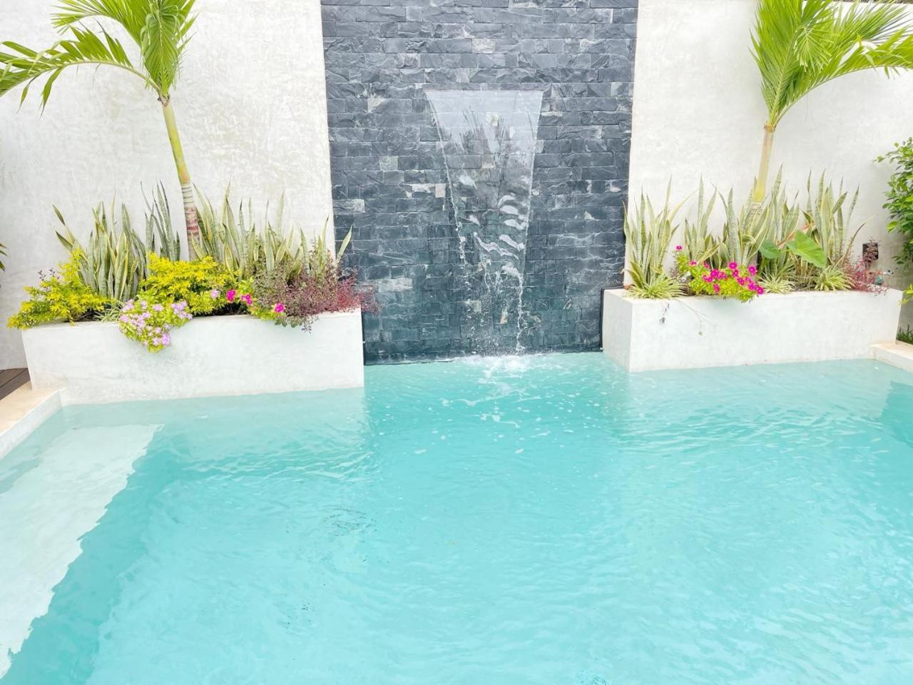 Luxury House Tomanoa - 10pers - 4rooms - Pool - Hotjacuzzi - Speed Wifi -waterfall *