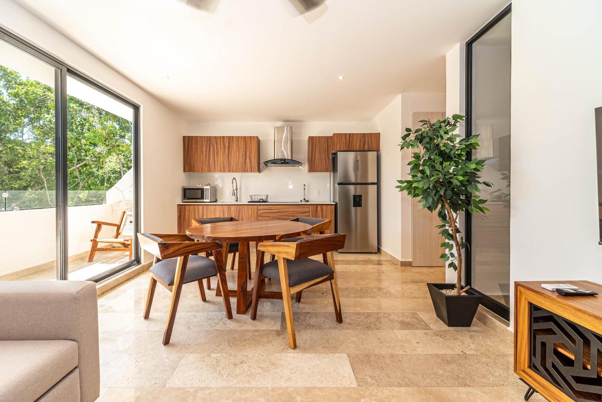 1 Bd With Private Balcony, Rooftop Pool, Gym *