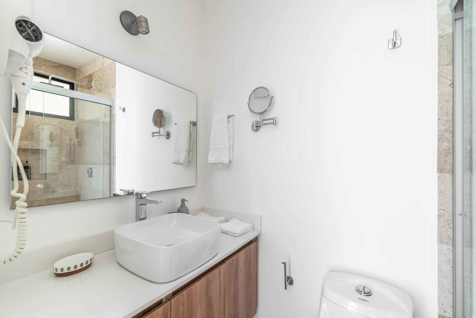 With Private Balcony, Rooftop Pool,gym