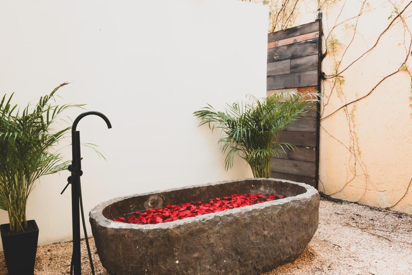 Serene 4br W Pool Hot Tub 1xfree Breakfast *