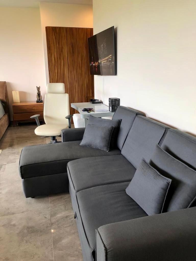 Mistiq Largest Ph With Gym, Club Shuttle & Fast Wifi