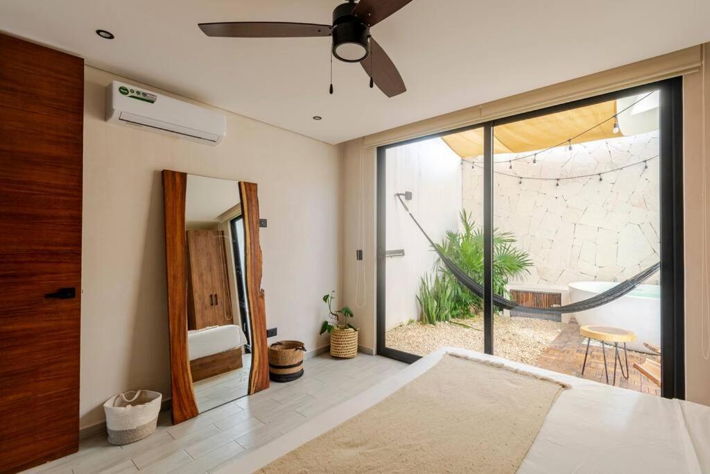 Retreat With Private Patio Tub & 2 Free Bikes