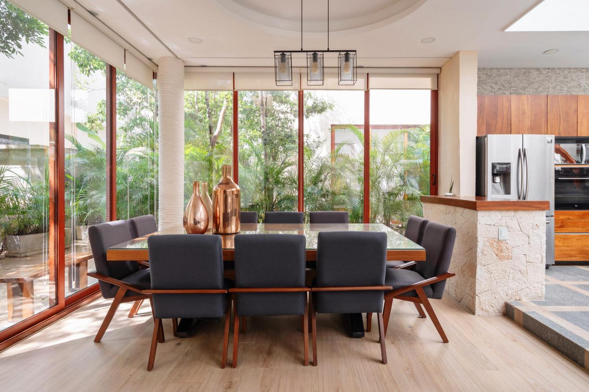 Tikal Villa *