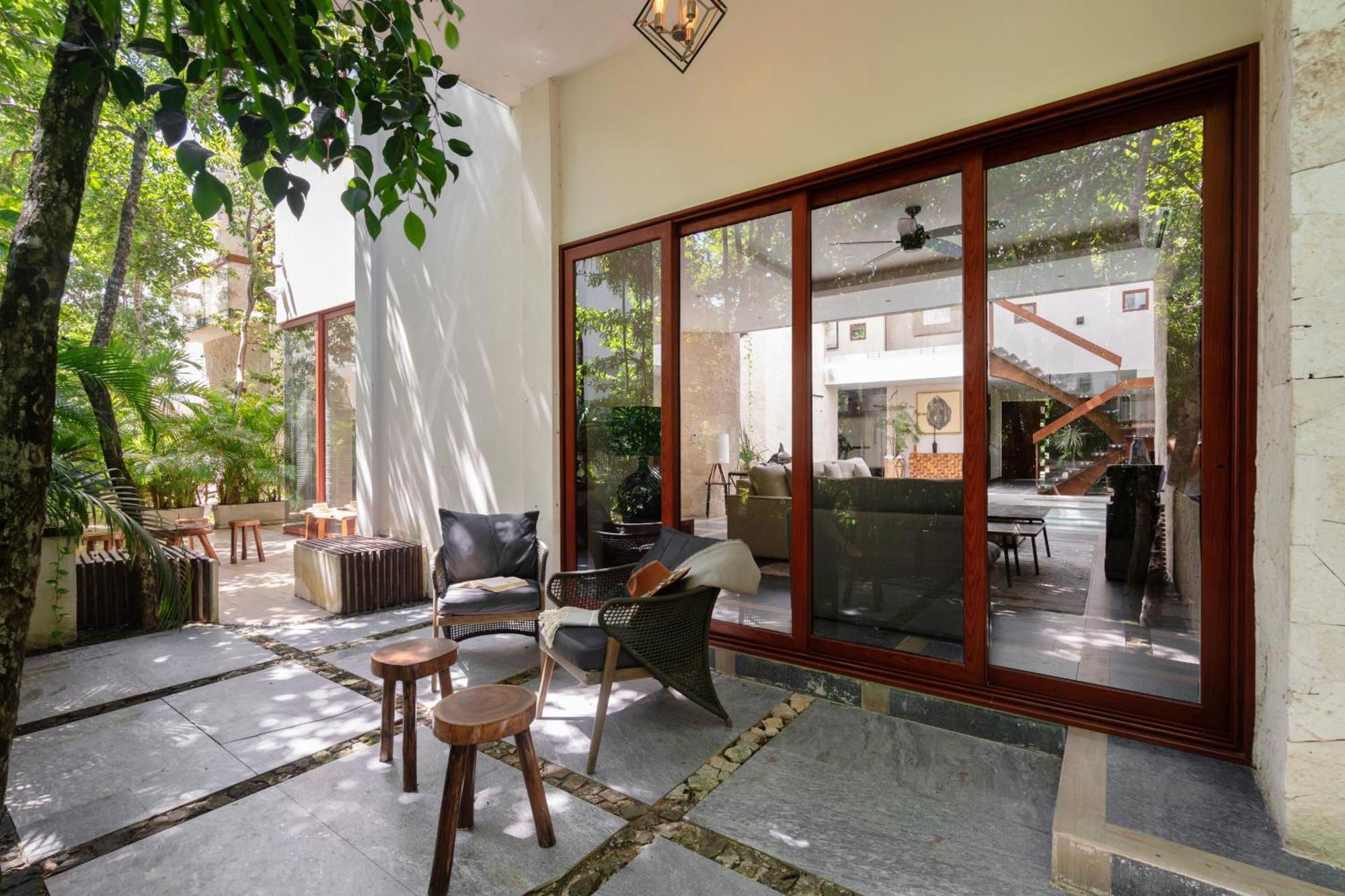 Tikal Villa