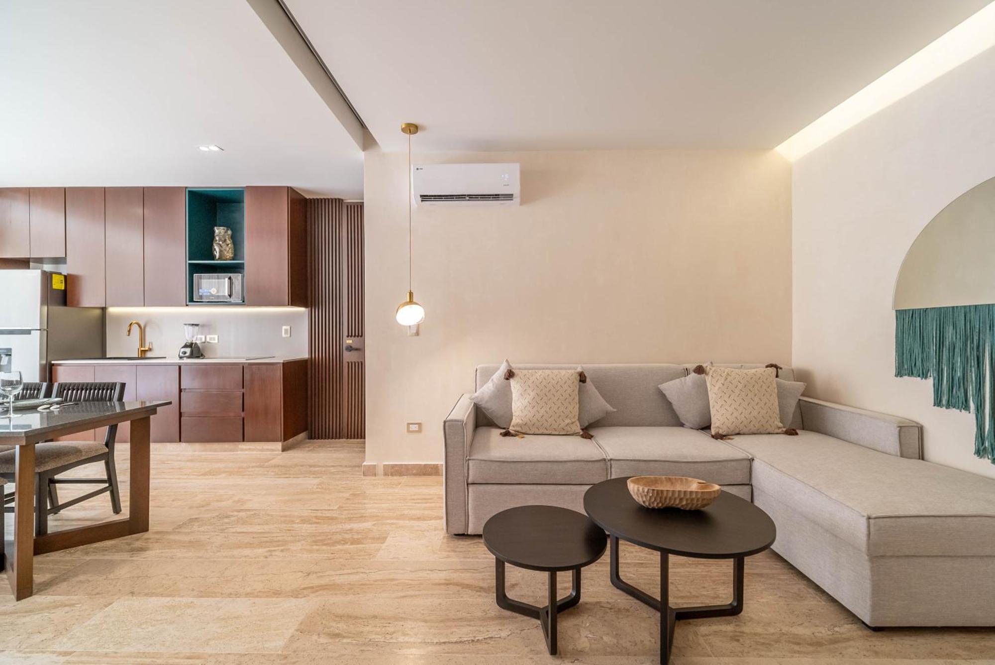2br Plunge Pool, Rooftop Pool, Gym, Kids Playroom