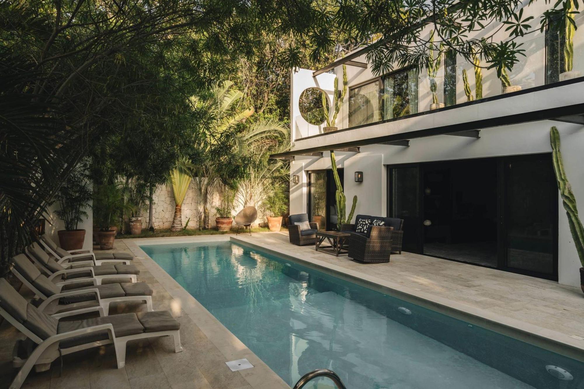 Сasa de vacaciones Spacious 8br Double Villa, Gated, Double Patio & Pool Tulum