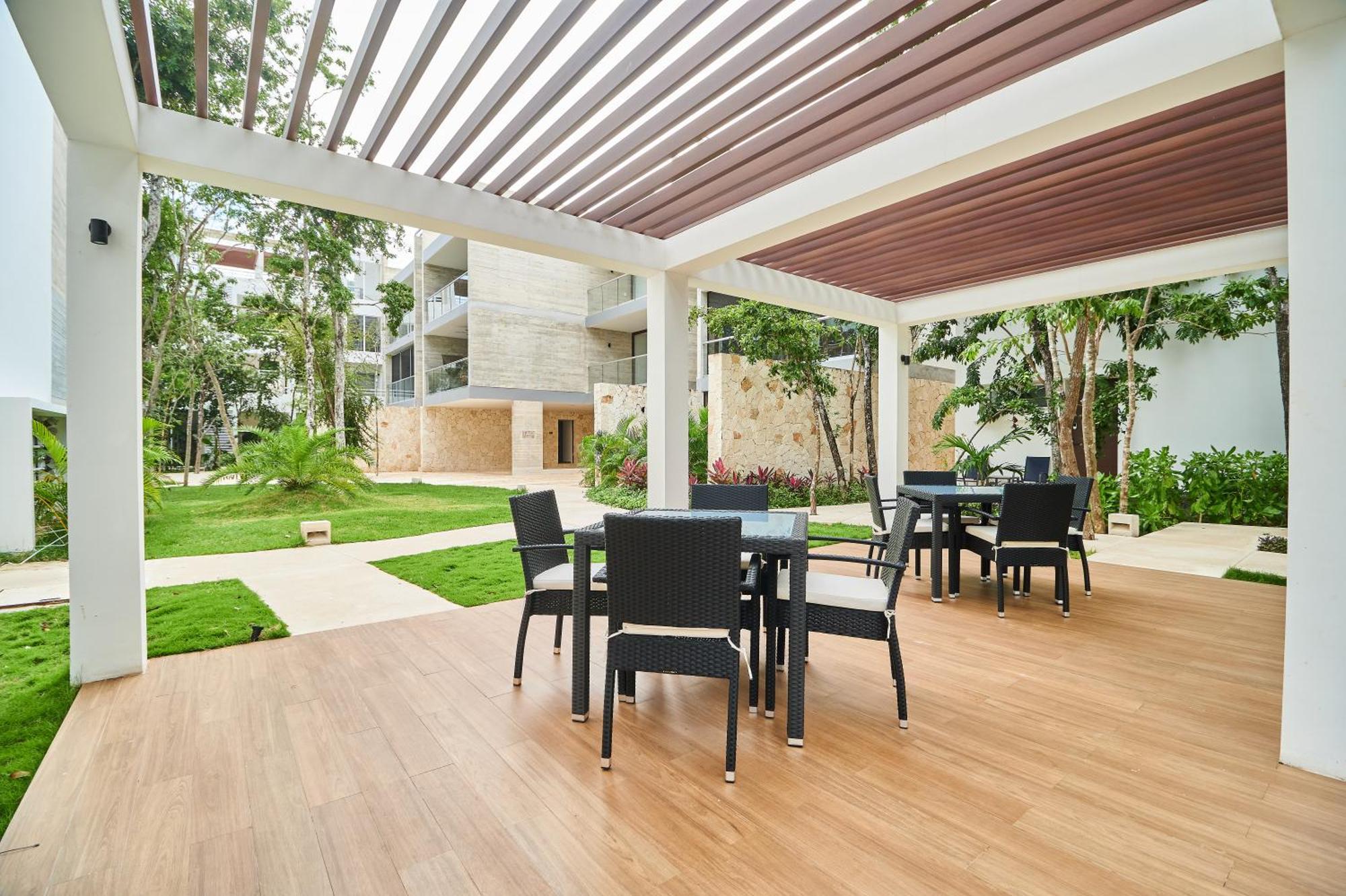 Premium With Pools, Gym, Yoga Deck & Bbq Grill In Gated *