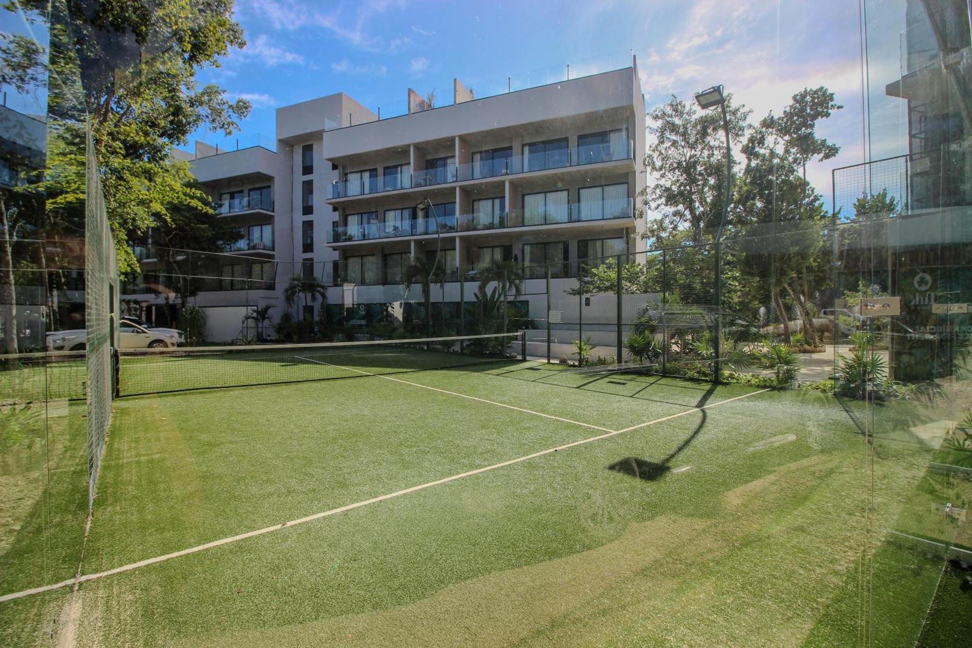 Luxury With Rooftop Pool In Location *