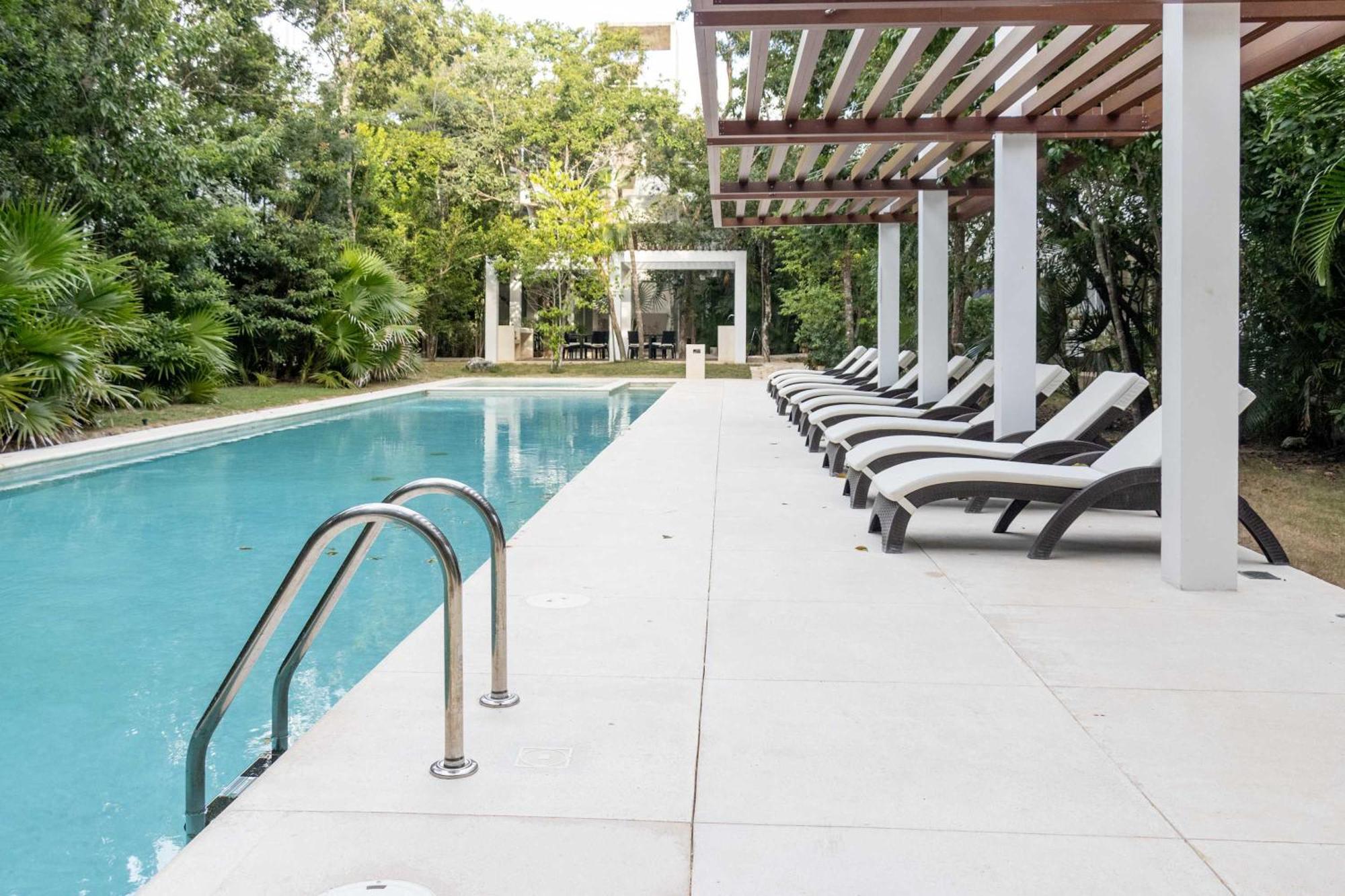 Modern With 2 Bdr Gym & Pool Apartment