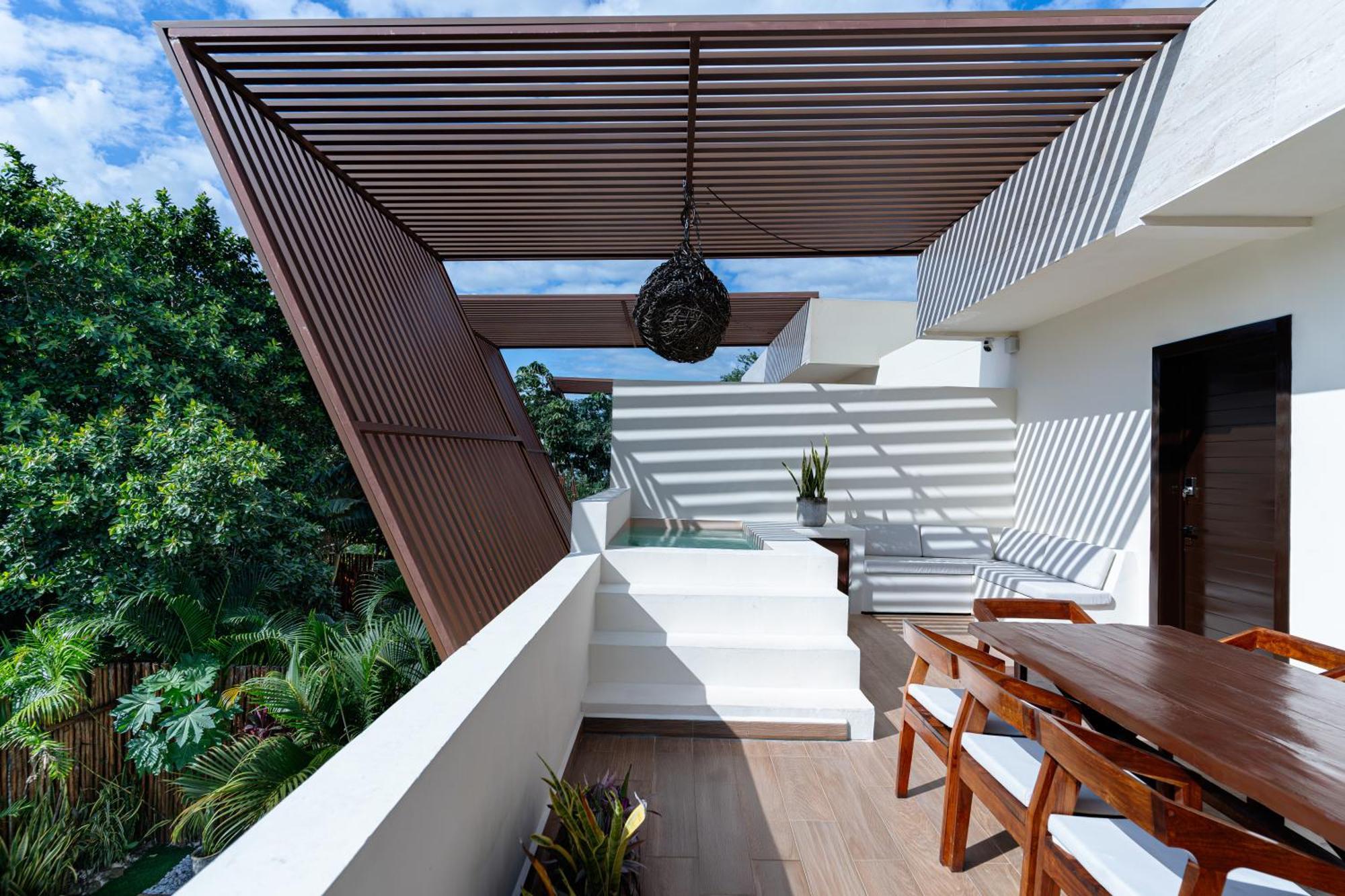 Asana 5 Luxe Retreat -